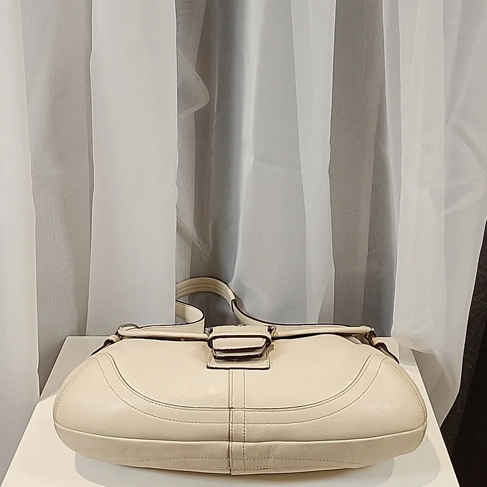 Vintage Coach Soho Flap - Picture 14 of 17
